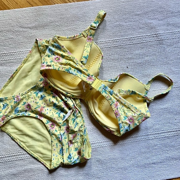 CHANGE BIKINI - Picture 5 of 8